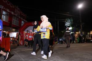 BIB: 4830
                            <button type="button" onclick="openModal(26263673)" class="btn btn-primary btn-sm float-right btn-popup" data-toggle="modal" data-target=".modal-high-quality">
                        <i class="fas fa-shopping-cart"></i> Add to Cart
                    </button>
                                            <button type="button" onclick="isThisMe(26263673, true)" class="btn btn-success btn-sm float-right btn-popup btn-isme hidden" data-toggle="tooltip" data-placement="bottom" title="นี่คือรูปของคุณใช่ไหม คลิกที่นี่เพื่อเอาเข้าอัลบั้ม">
                        <i class="fas fa-plus"></i> Add to album
                    </button>
                    <button type="button" onclick="isThisMe(26263673, false)" class="btn btn-warning btn-sm float-right btn-popup btn-isnotme hidden">
                        <i class="fas fa-ban"></i> Remove from album
                    </button>